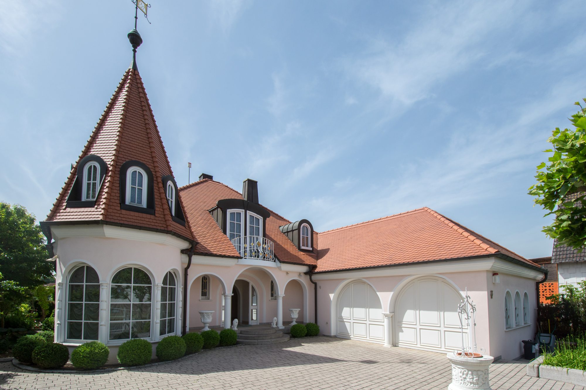 Villa mit Turm im Raum Mainz