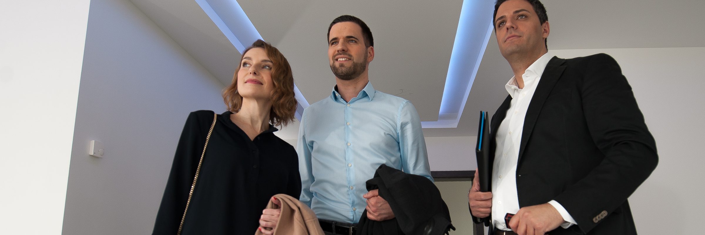 Besichtigung einer leeren Wohnung mit David Gold