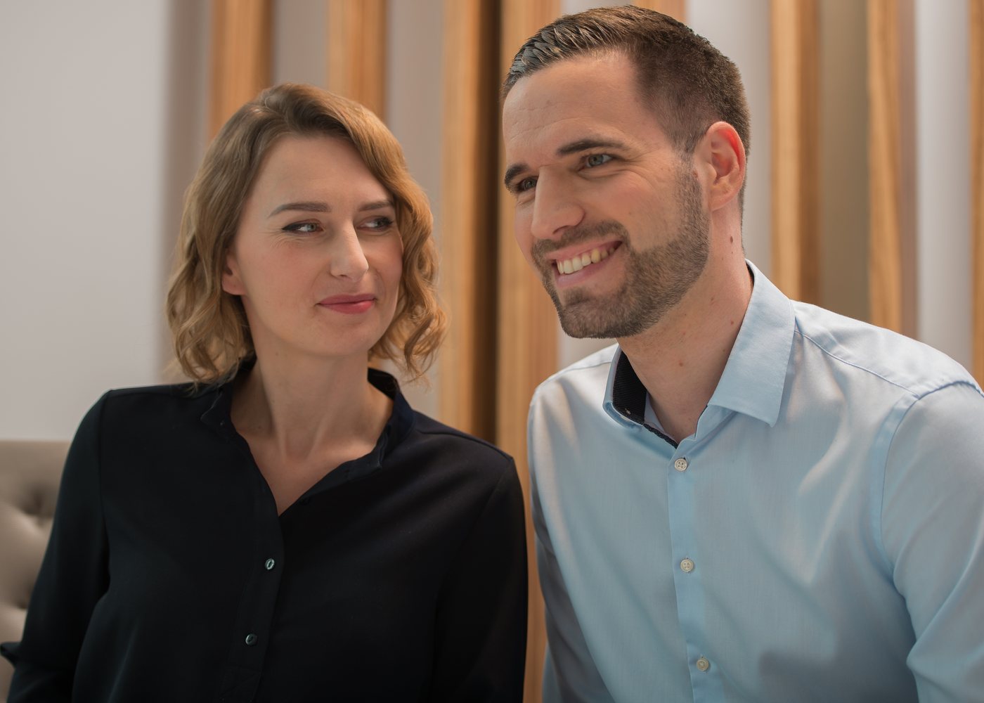 Eigentümerpaar im Beratungsgespräch bei GOLD IMMOBILIEN