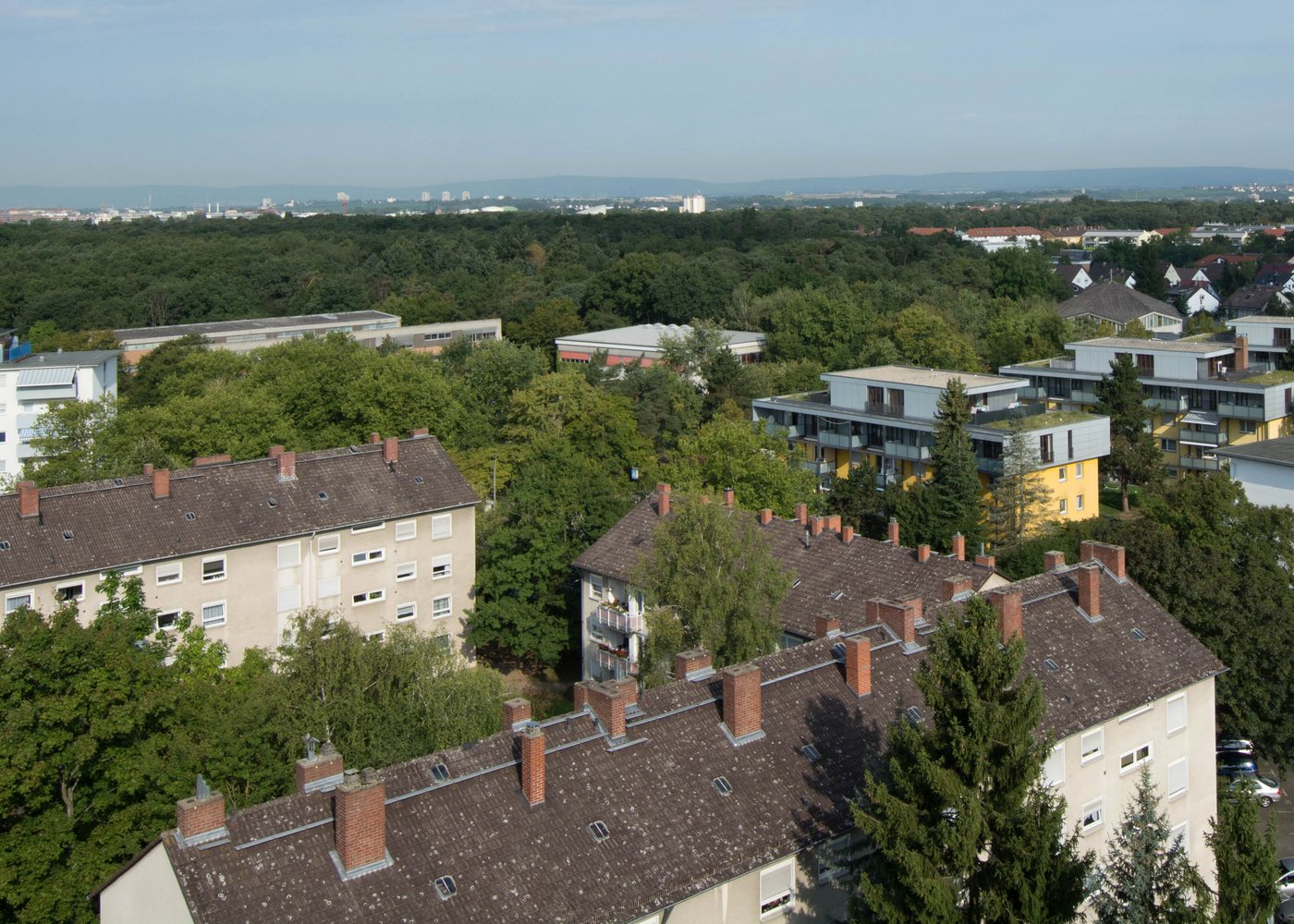 Blick über Wohnhäuser in Rüsselsheim am Main